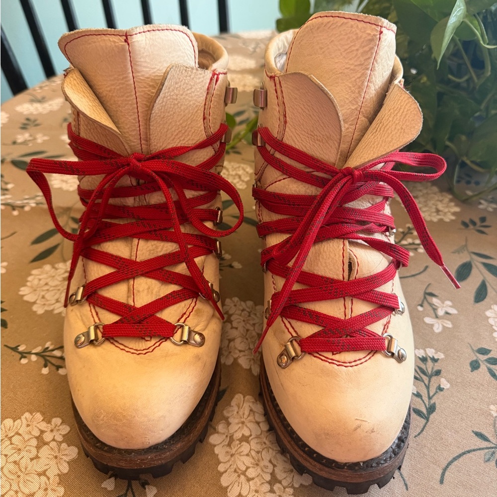 Freebird Hiker Combat boots Cream/White red stitching / laces EUC size 10
